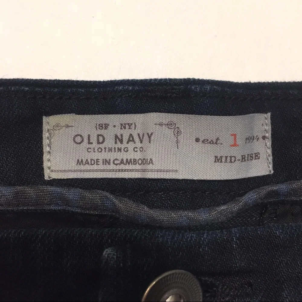 Old Navy Women’s Shorts - Picture 3 of 5